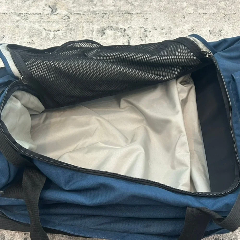 Patagonia Black Hole Wheeled Duffel Bag Navy Blue Rolling Travel Luggage 100L